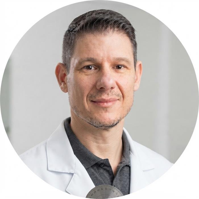 Dr. Rodrigo Menegas